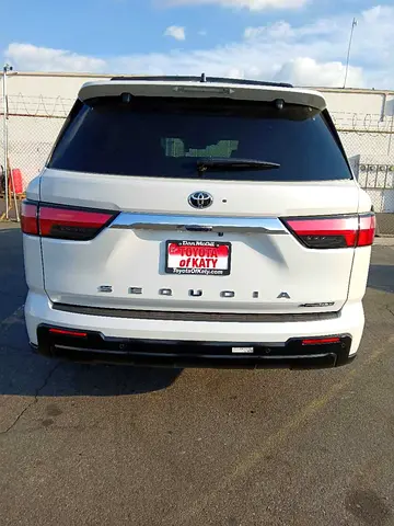 صورة 8 لـ 2025 Toyota SEQUOIA