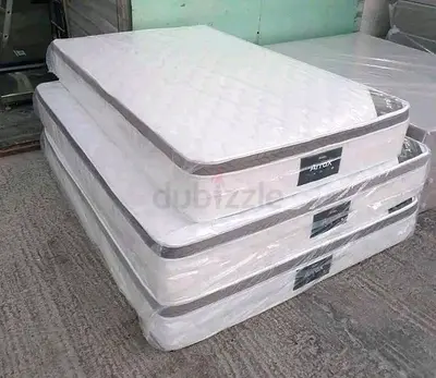 Pocket sipring mattress with memory faom topped pillow