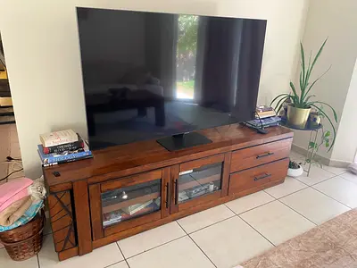 Wooden TV Cabinet/Stand