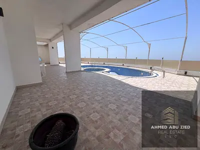 رووف سكني وتجاري فريد للإيجار في الرميلة 3 عجمان - إطلالة بحرية ومسبح بجوار عجمان وان بـ 100 ألف