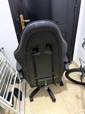Black ergonomic gaming/office chair in good condition