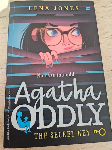 Agatha Oddly: The Secret Key by Lena Jones - Paperback