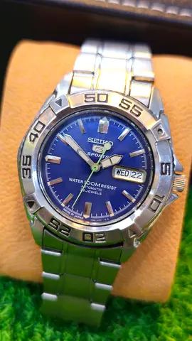 Vintage Seiko 5 Sports Automatic 7s36 caliber 23-jewels Japan made Mens watch (Used)NO BOX NO PAPER