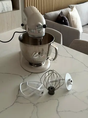 KitchenAid Artisan Stand Mixer with Bowl and Attachments - Great Condition