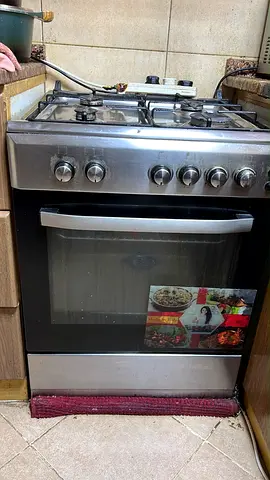 Gas cooker 4 good burners