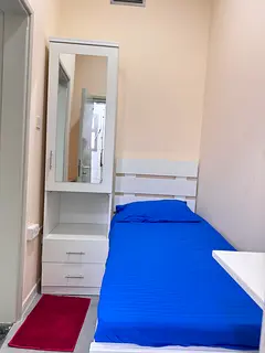 Newly furnished room available for Indian lady ( Malayali). Only 50 meters from Abu hail Metro stati