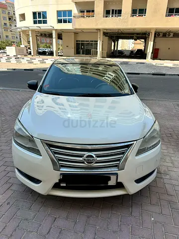 Nissan Sentra 1.8SL Premium 2016 GCC Specs dual color with valid mulkia.