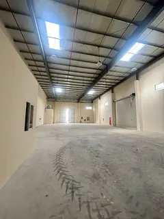 4000 sqrft front facing warehouse