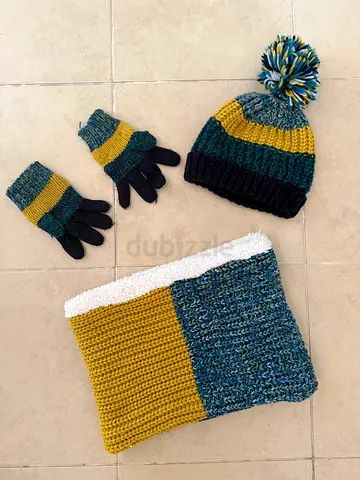 M and S Snud, Hat  gloves - Age 6-10