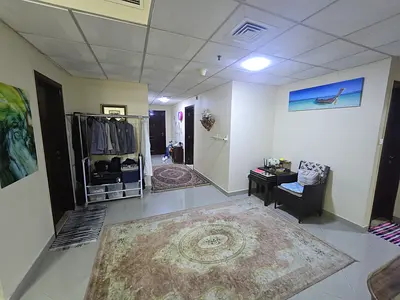 شثة غرفتين وصالة مميزة جدا ومفروشة بالكامل باحسن المفروشات واطلالة مفتوحة على البحر والشارع