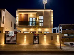 Prime location directly on Street 311, including registration and ownership fees. 5 bedrooms with a