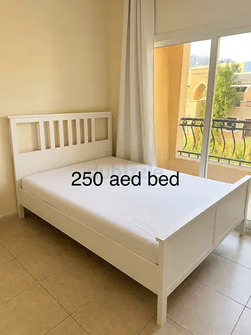 Queen Size Bed Frame – 140 cm – Excellent Condition