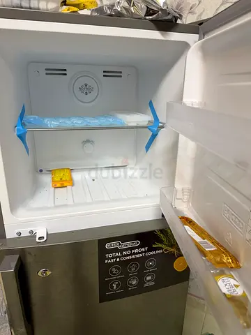 Compact single-door mini fridge - good working condition