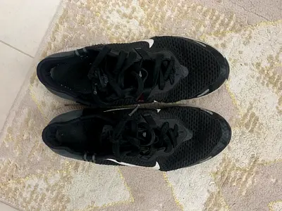 Black Nike running shoes, size 42.5, used lightly