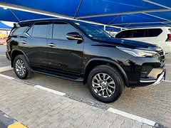 Fortuner 2023 VXR 4.0L V6 | Under Toyota Warranty | Low Mileage 36K | GCC Spec | 100% Accident-Free