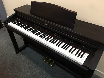 Roland HP550G Piano. Japan made. Perfect working. Cash on free delivery with 6 months warranty.