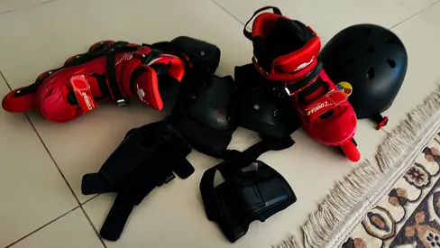 Kids adjustable inline skates with helmet and protective pads - size adjustable