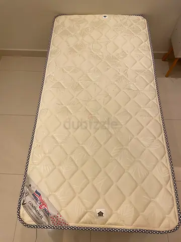 Single mattress with base in good condition - clean and comfortable