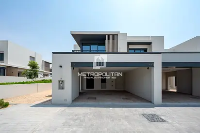 4BR Townhouse | Bright & Spacious | Prime Location