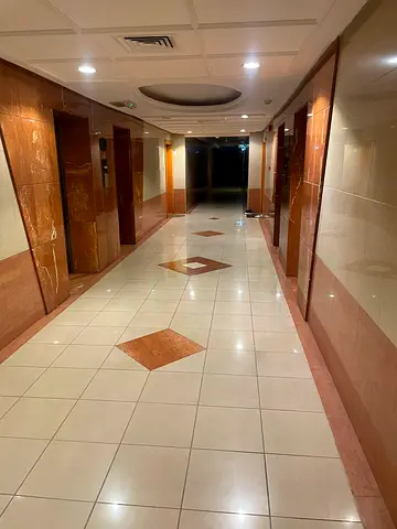🔥 فرصة سكنية مميزة للإيجار في موقع حيوي - المجاز 2  احصل على راحتك وفخامة سكنك في واحدة من أرقى مناطق الشارقة! شقة بتصميم عصري ومساحات واسعة ومناسبة