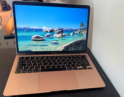 MacBook Air 13 (Rose Gold) -excellent condition , model 2020