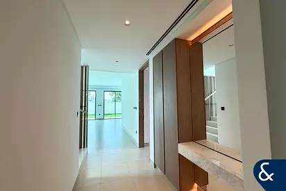 Large Corner Plot | Internal | Closed Kitchen