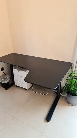 IKEA BEKANT Electric Sit/Stand Corner Desk (Right) – 160×110 cm – Black Ash Veneer