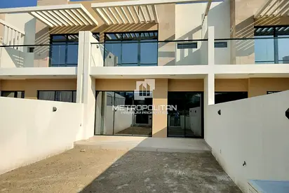 Spacious Townhouse | Close to Park and Lake