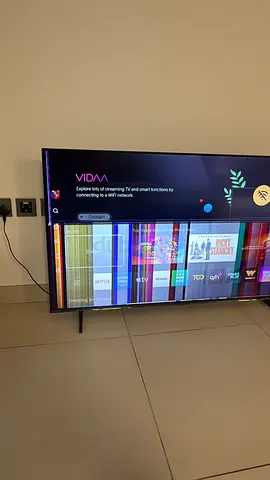 Hisense 55 TV (screen damaged) - needs repair