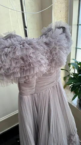 فستان سهرة بتصميم عصري راقي (لبسة واحدة فقط ومغسول Chic  Modern Evening Gown - Worn On