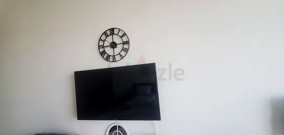 40 inch Wall Mounted Flat Screen Smart TV - Excellent Working Condition