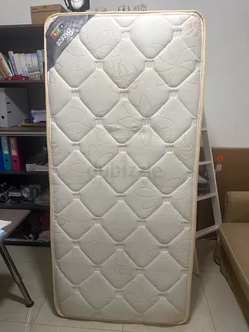 2 xComfortable Single Size Breeze Mattresses .