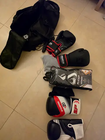 boxing gear, gloves, wraps, jumping rope and bag, great condition. Venum contender 2, pro iron, sp20