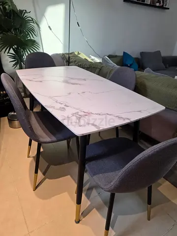4 Seater Dining Table with 4 chairs