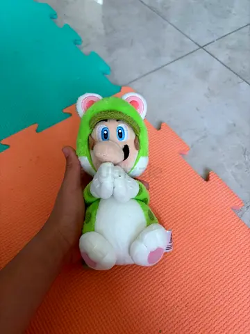Official Nintendo Luigi plushy. twistable head and magnetic hands.