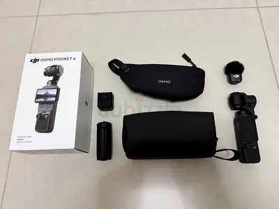 DJI Osmo Pocket 4 Creator Combo