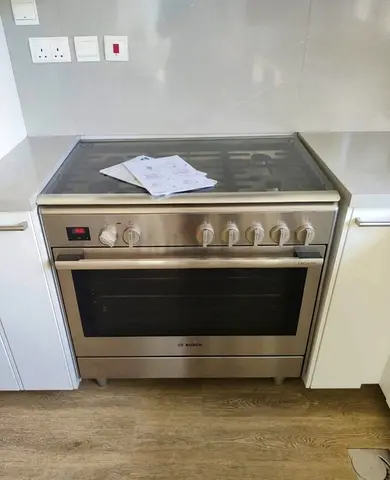 Bosch series 8 cooking range top gass oven electric range new model slightly used