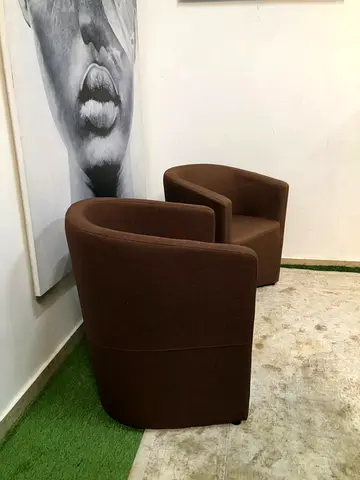 BROWN Tub shape chair