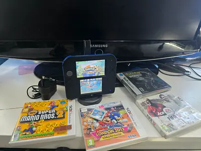Nintendo 2DS console with games and charger (3DS + 5 games)