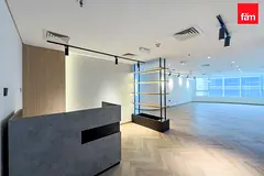 Fitted | 2 Parkings | Community Expert