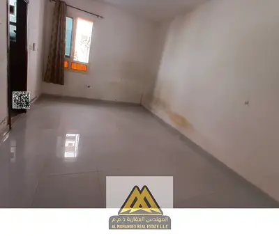 Annual studio in Al Rashidiya 3, ground floor, large space, semi-separated kitchen, near Amina Hospital, AED 17,999, 4 cheques.