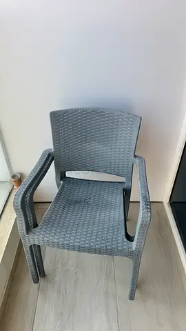 Grey outdoor plastic rattan-style armchair - Excellent condition