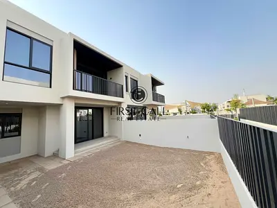 Right Next to the park | Ready to move in | Close kitchen