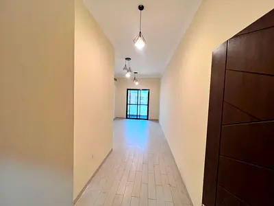 Second tenant, parquet flooring, large area, prime location, master bedroom, balcony, central air conditioning, free maintenance