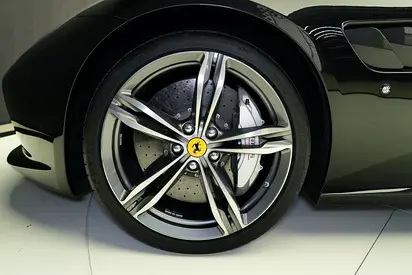 صورة 15 لـ 2018 Ferrari GTC4 LUSSO