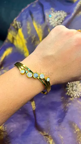 Elegant Gold Floral Bracelet for Women