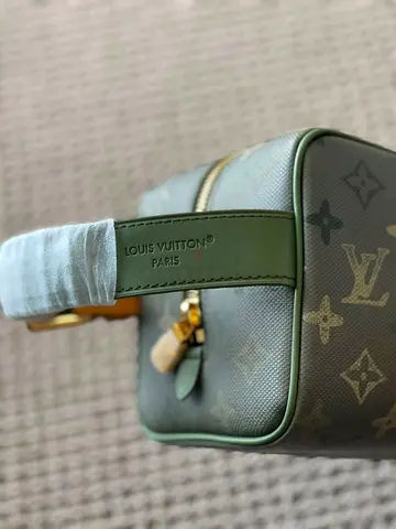 Louis vuitton locker Dopp kit