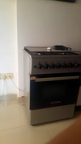 Daewood Used freestanding gas cooker with oven - good working condition