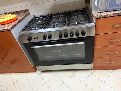 Used stainless steel gas range with oven (6 burners)