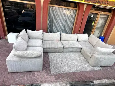 Modular pan Emirates sofa